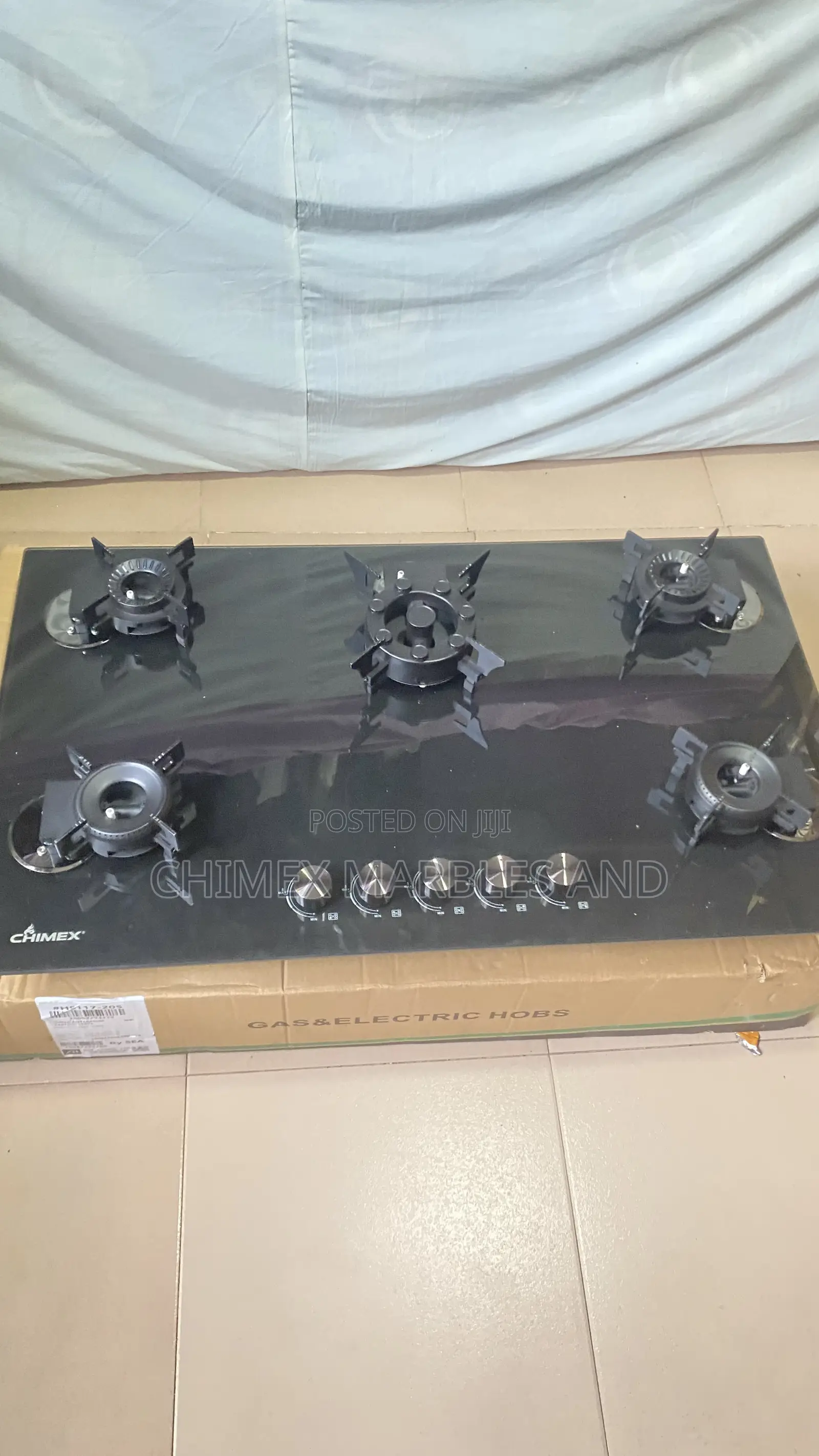 Luxury 5 Burner Gas Hob – Black Glass Flip Up