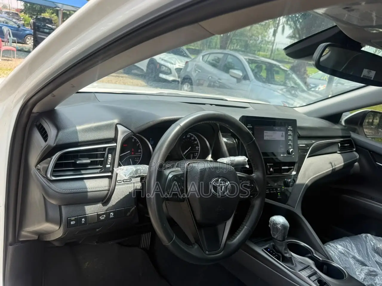 Toyota Camry SE 2023 White
