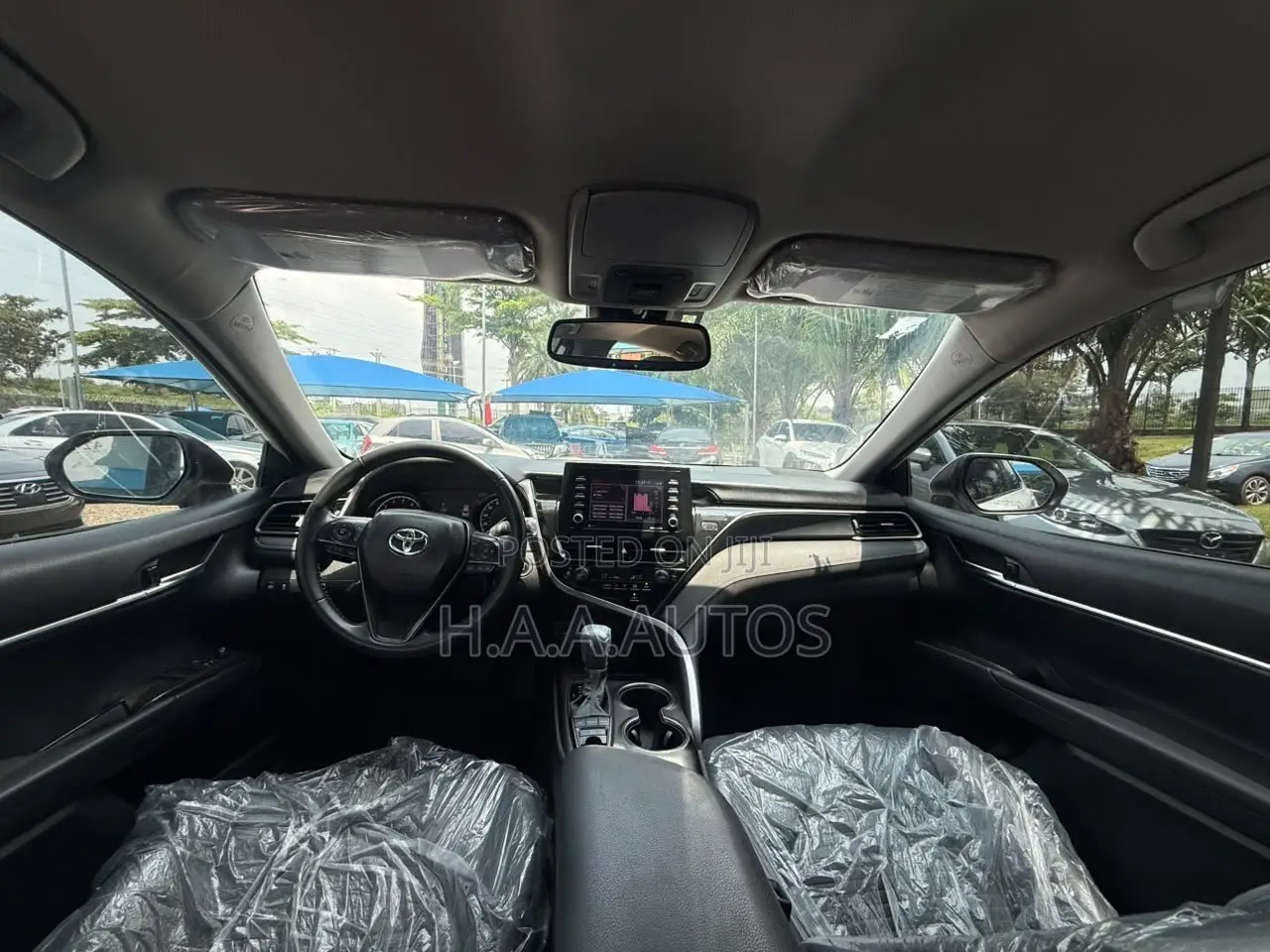 Toyota Camry SE 2023 White