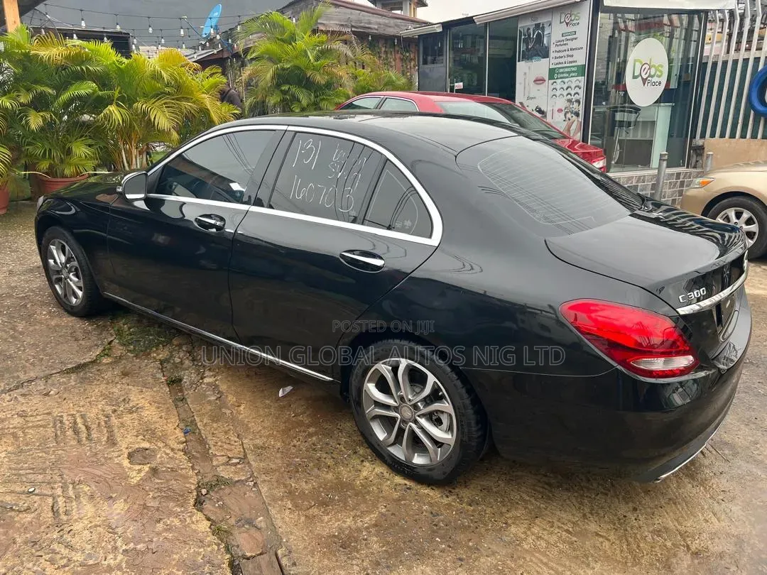 Mercedes-Benz C300 2016 Black