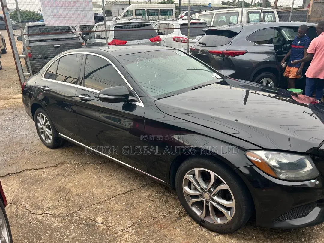 Mercedes-Benz C300 2016 Black