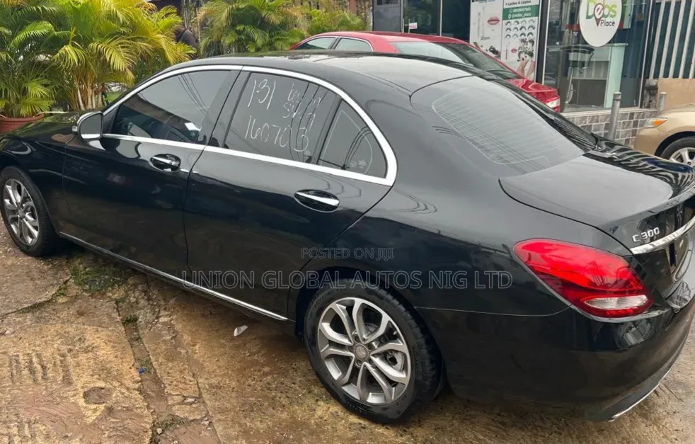 Mercedes-Benz C300 2016 Black