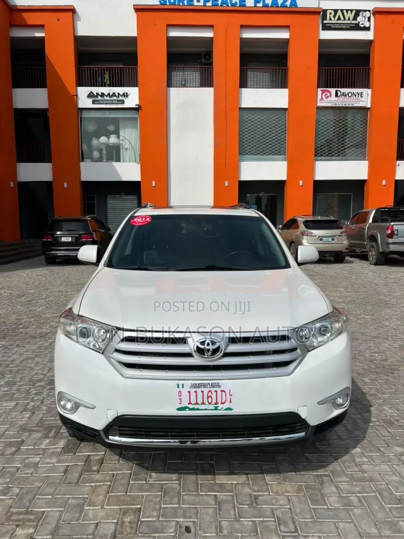 Toyota Highlander SE 2012 White