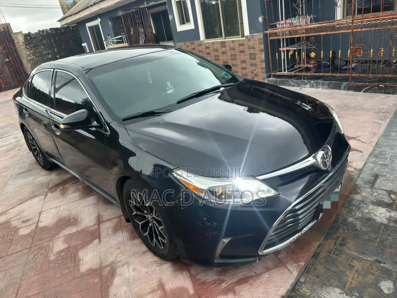 Toyota Avalon Limited Sedan FWD (3.5L 6cyl 6A) 2017 Black