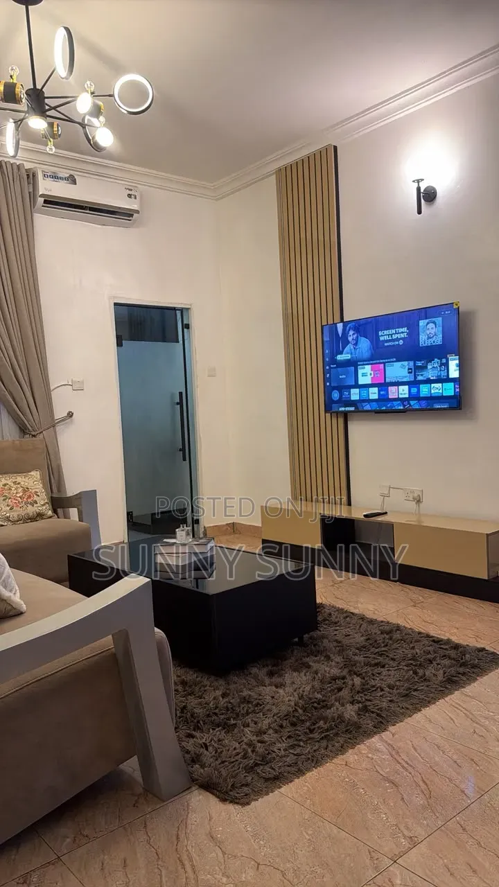 Entire 1 Bedroom Apt With Snooker