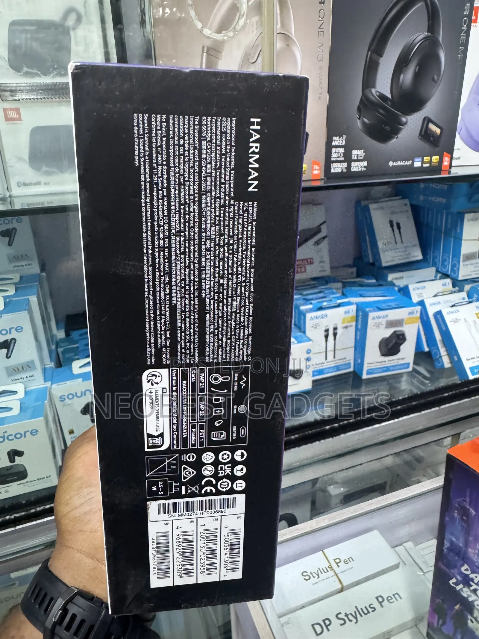 JBL QUANTUM 650 Wireless Headphones