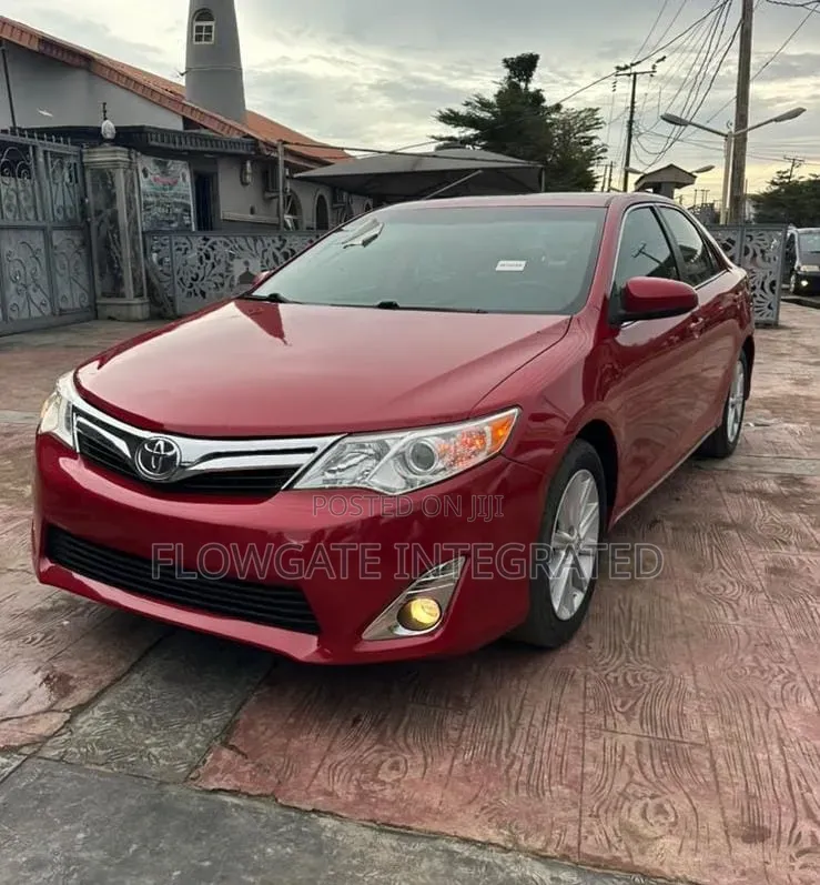 Toyota Camry XLE 4dr Sedan (2.5L 4cyl 6A) 2012 Red