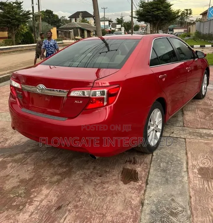 Toyota Camry XLE 4dr Sedan (2.5L 4cyl 6A) 2012 Red