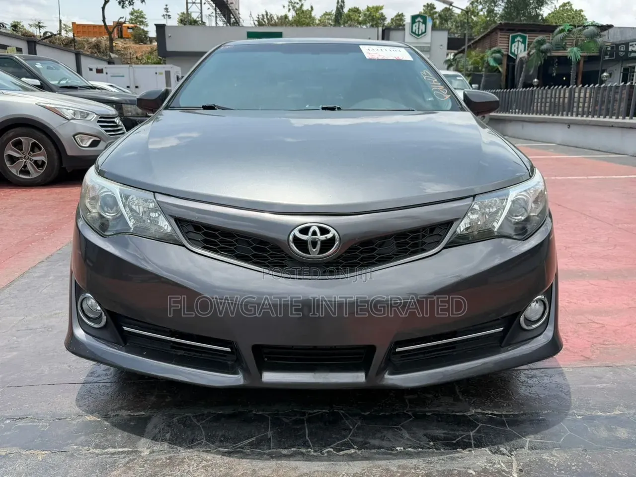 Toyota Camry SE V6 4dr Sedan (3.5L 6cyl 6A) 2012 Gray