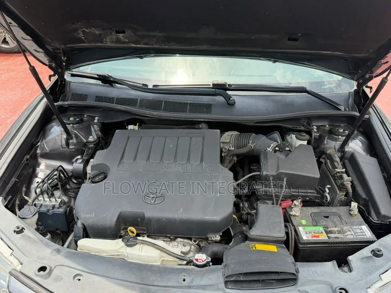 Toyota Camry SE V6 4dr Sedan (3.5L 6cyl 6A) 2012 Gray