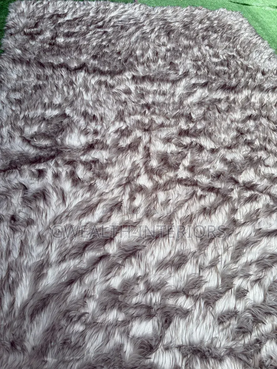 Fluffy Center Rugs Available in Different Colours