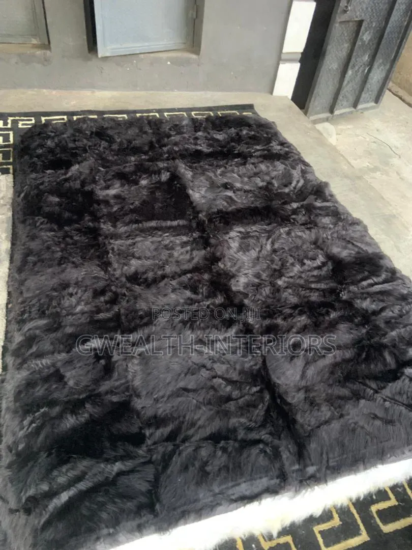 Fluffy Center Rugs Available in Different Colours