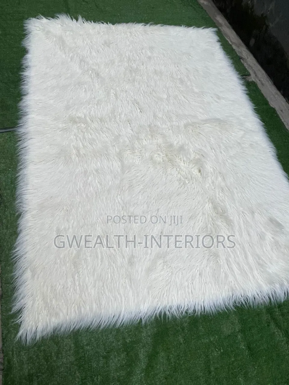 Pure White Fluffy Center Rugs Available in Different Colours
