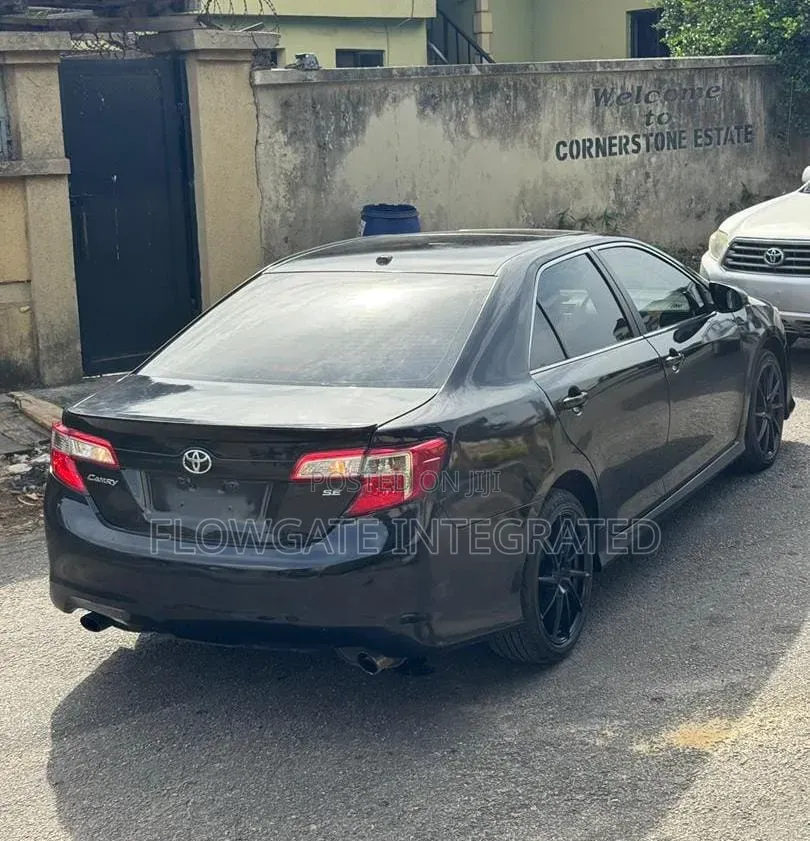 Toyota Camry SE V6 4dr Sedan (3.5L 6cyl 6A) 2012 Black