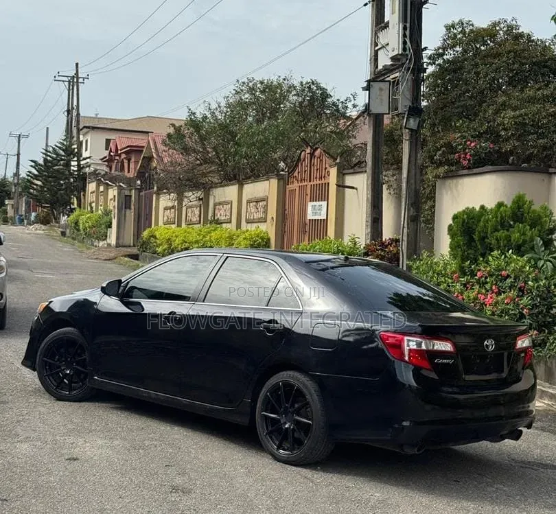 Toyota Camry SE V6 4dr Sedan (3.5L 6cyl 6A) 2012 Black