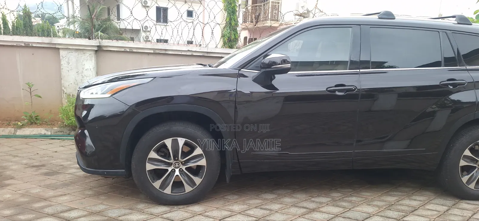 Toyota Highlander XLE 2022 Maroon