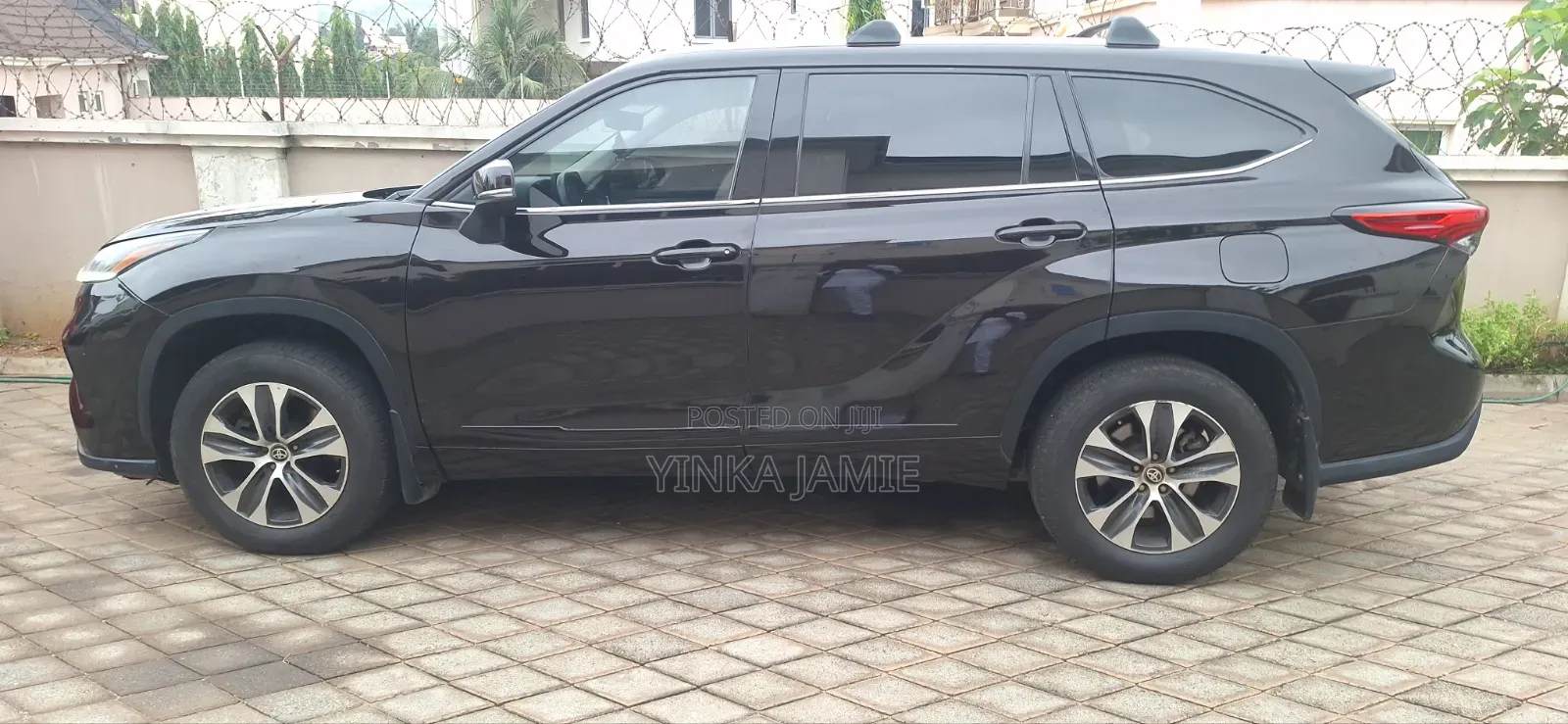 Toyota Highlander XLE 2022 Maroon