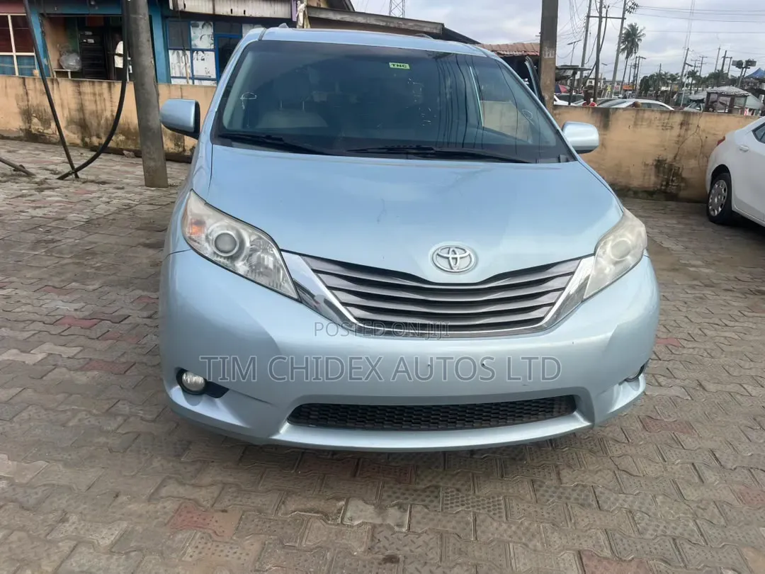 Toyota Sienna XLE 7-Passenger 4dr Minivan AWD (3.5L 6cyl 6A) 2015 Blue