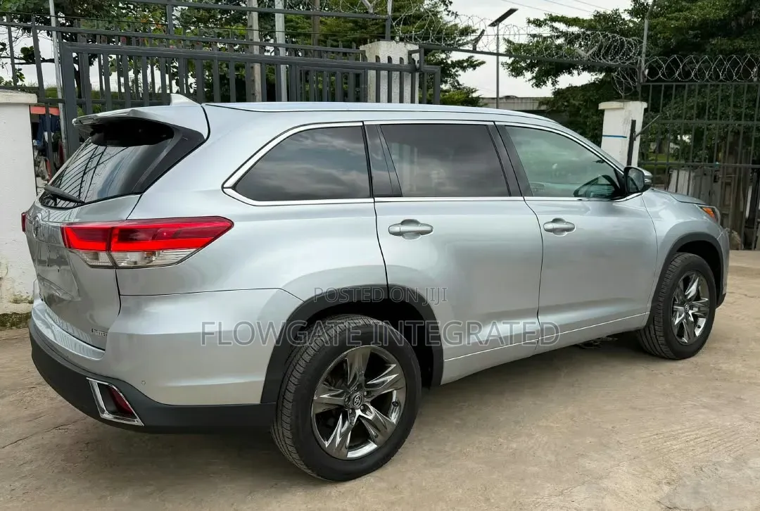 Toyota Highlander Limited Platinum 4x4 V6 (3.5L 6cyl 8A) 2017 Silver