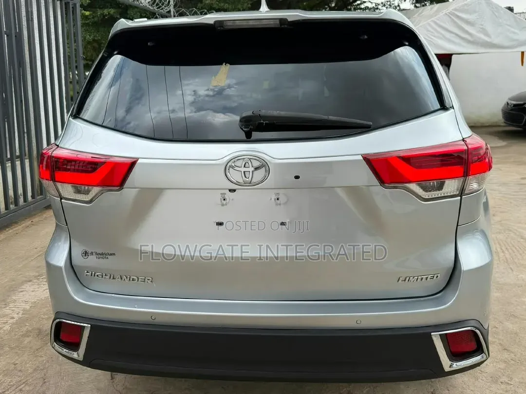 Toyota Highlander Limited Platinum 4x4 V6 (3.5L 6cyl 8A) 2017 Silver