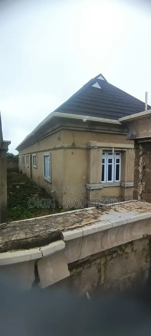3bdrm Bungalow in Country Home, Osogbo for sale