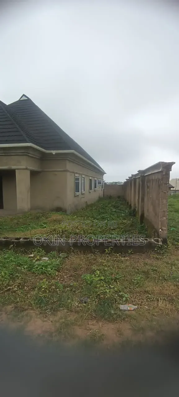 3bdrm Bungalow in Country Home, Osogbo for sale