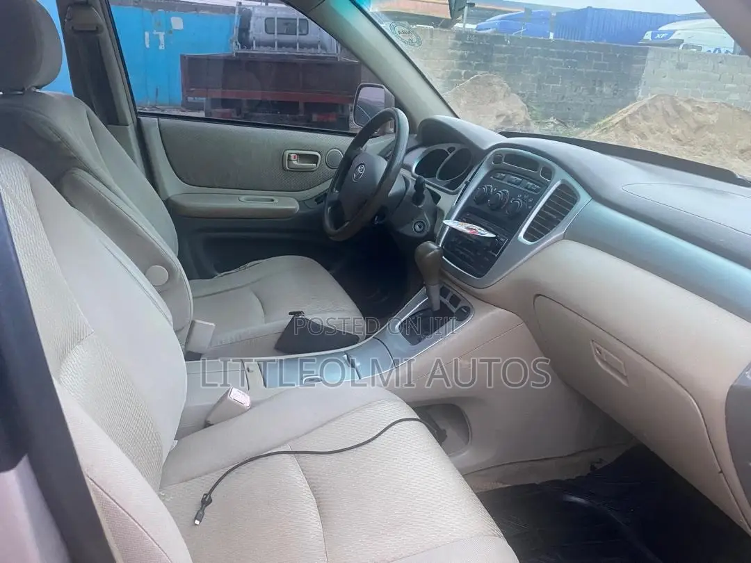 Toyota Highlander V6 FWD 2004 Gold