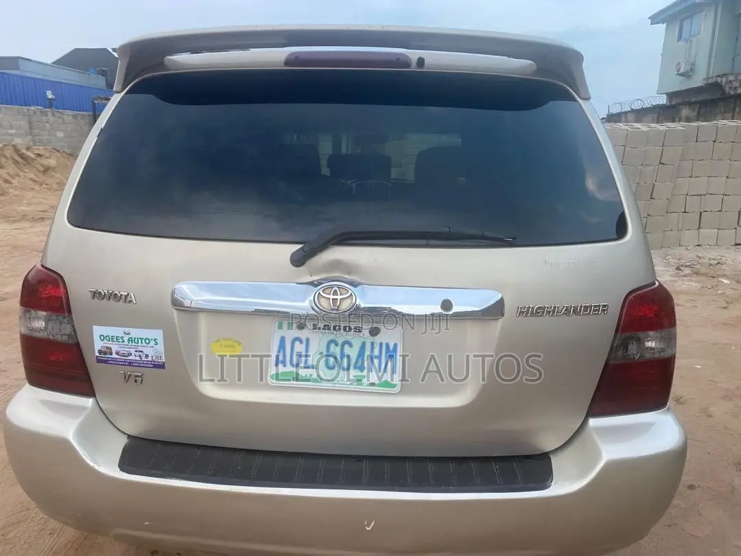 Toyota Highlander V6 FWD 2004 Gold
