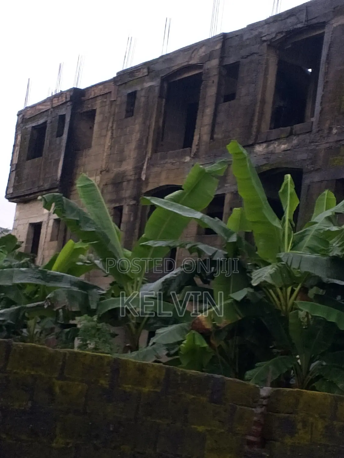 11bdrm House in Obiano Close, Aba South for sale