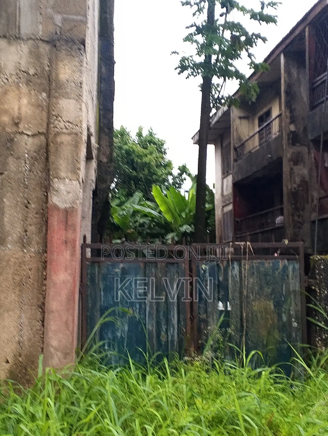 11bdrm House in Obiano Close, Aba South for sale