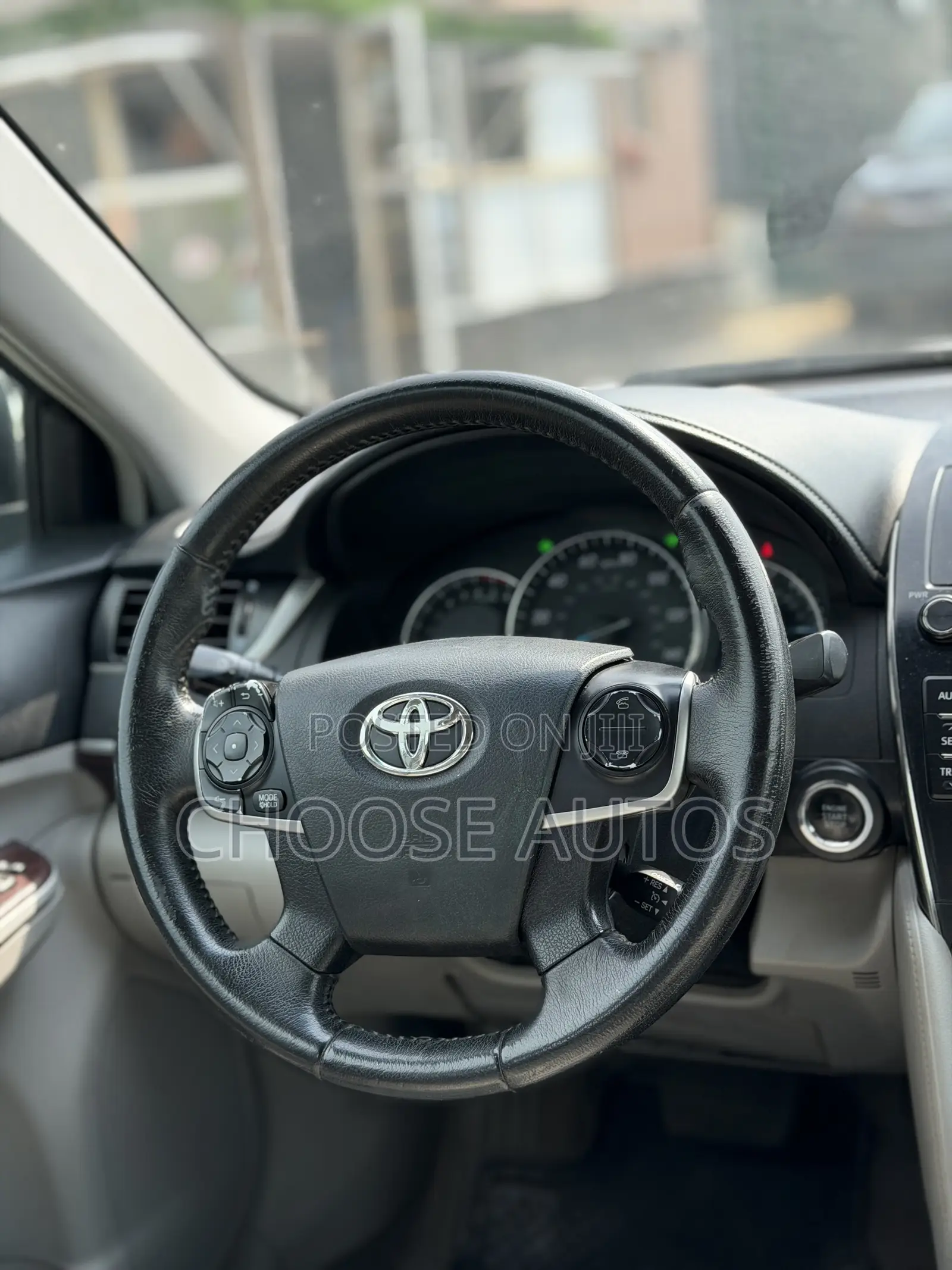 Toyota Camry XLE 4dr Sedan (2.5L 4cyl 6A) 2013 Silver