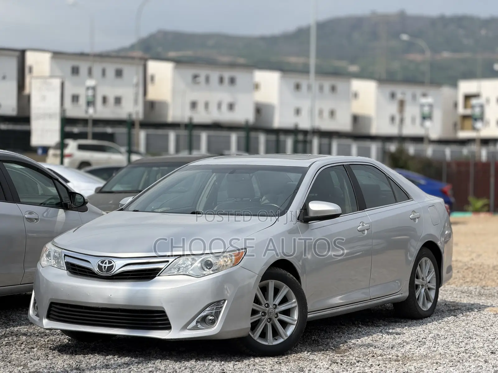 Toyota Camry XLE 4dr Sedan (2.5L 4cyl 6A) 2013 Silver