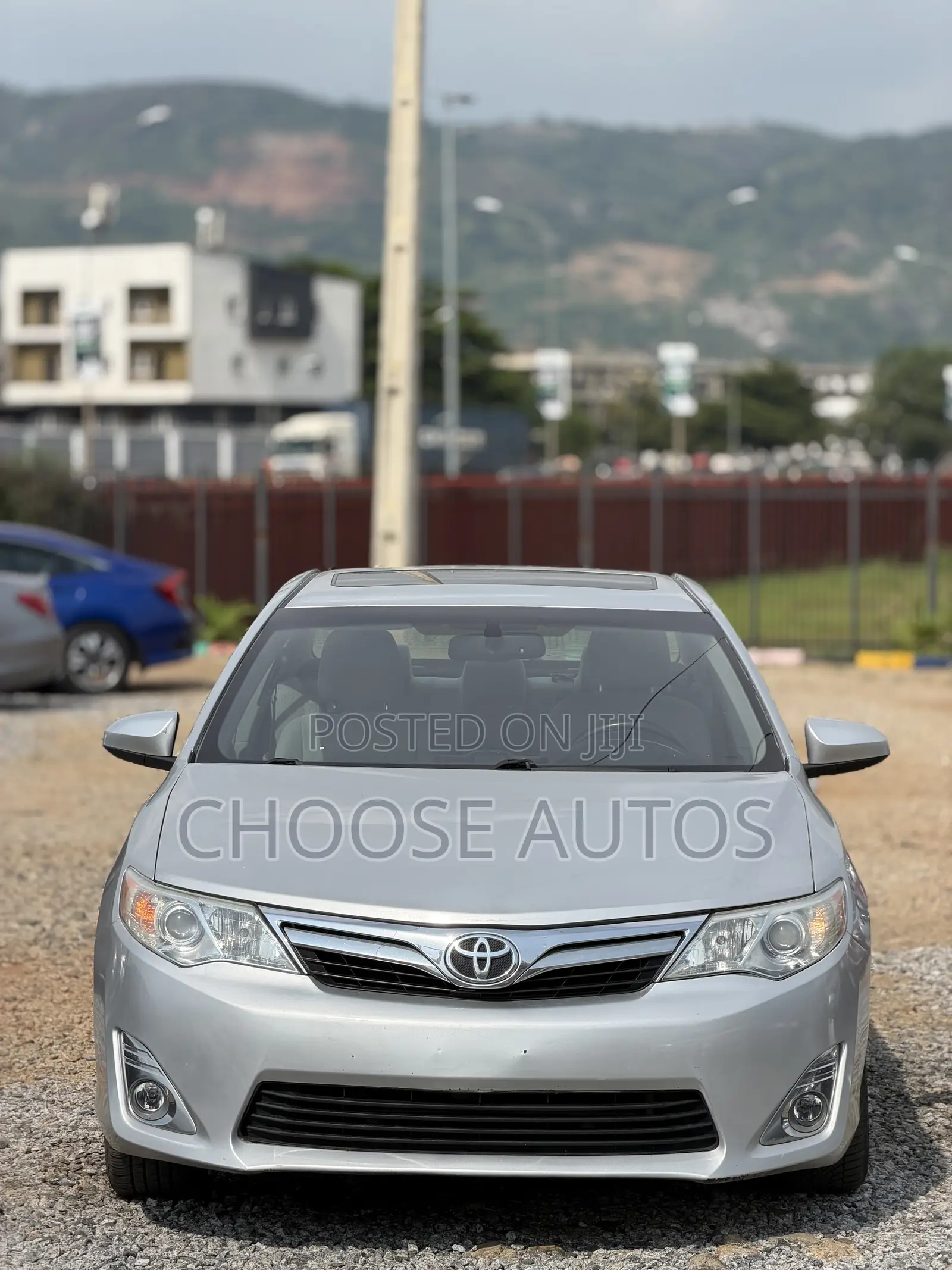 Toyota Camry XLE 4dr Sedan (2.5L 4cyl 6A) 2013 Silver