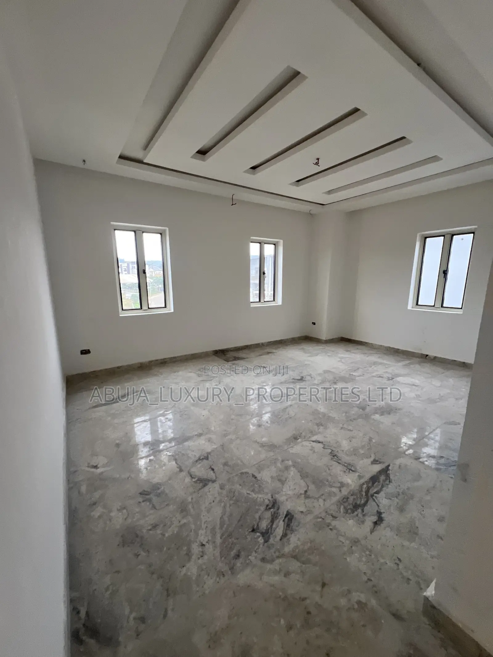 5bdrm Duplex in Jahi Gilmore for sale