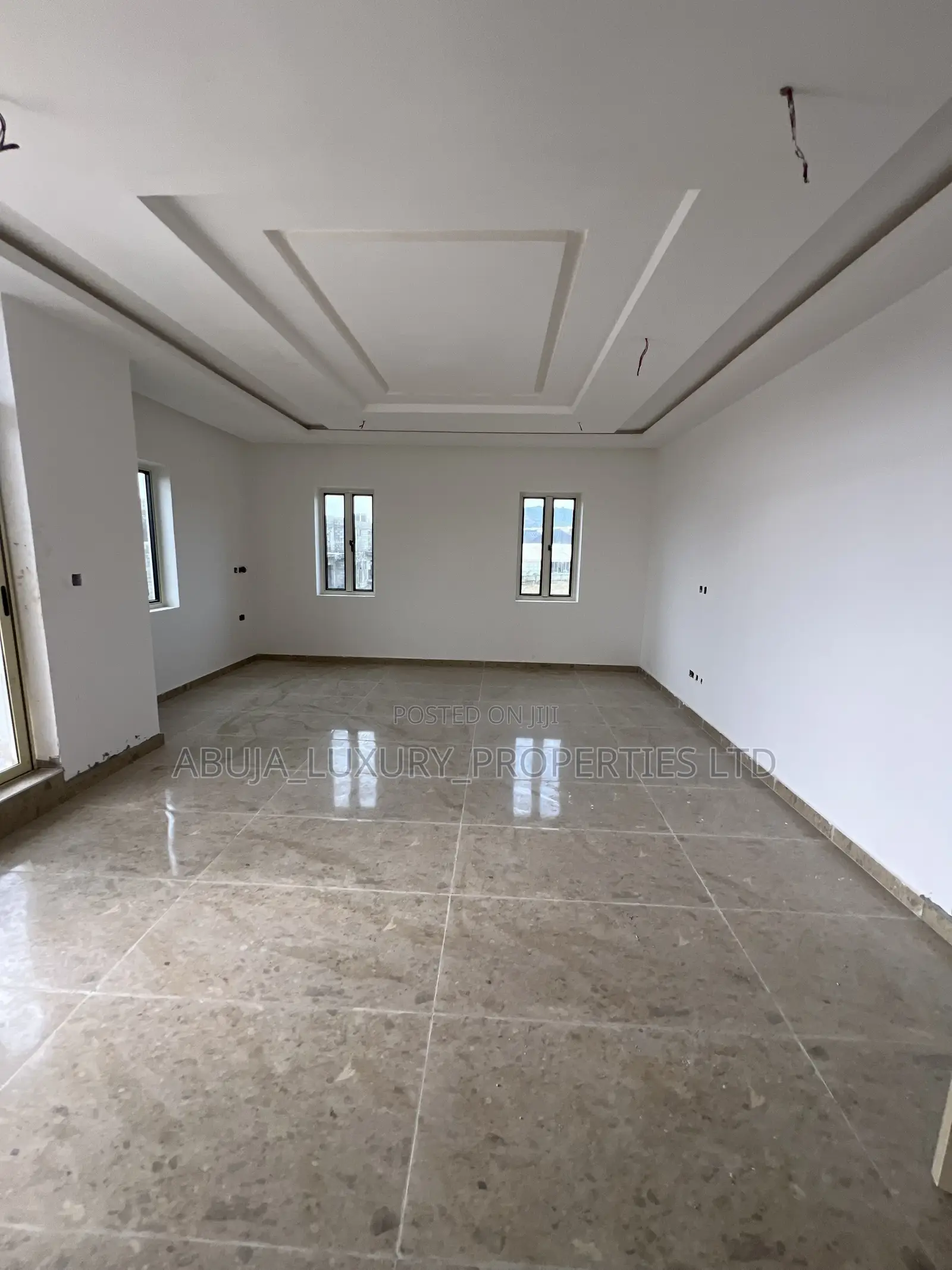 5bdrm Duplex in Jahi Gilmore for sale
