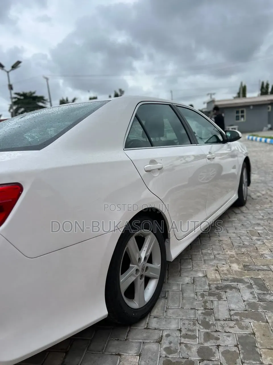 Toyota Camry XLE 4dr Sedan (2.5L 4cyl 6A) 2012 White