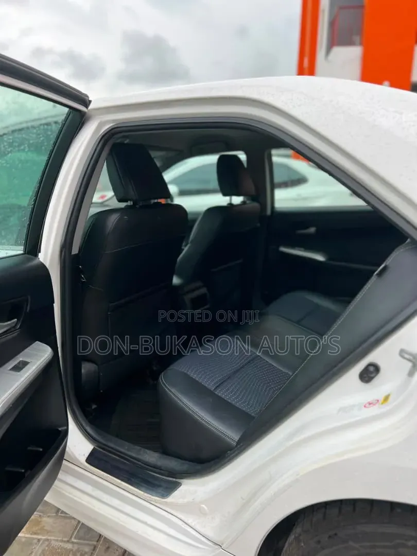 Toyota Camry XLE 4dr Sedan (2.5L 4cyl 6A) 2012 White