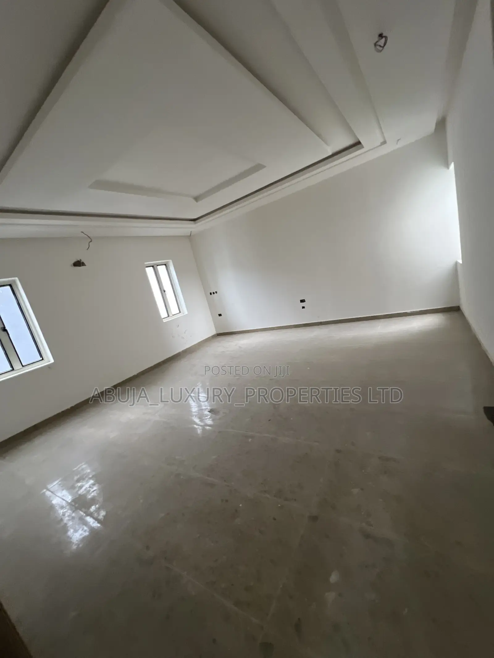 5bdrm Duplex in Jahi Gilmore for sale