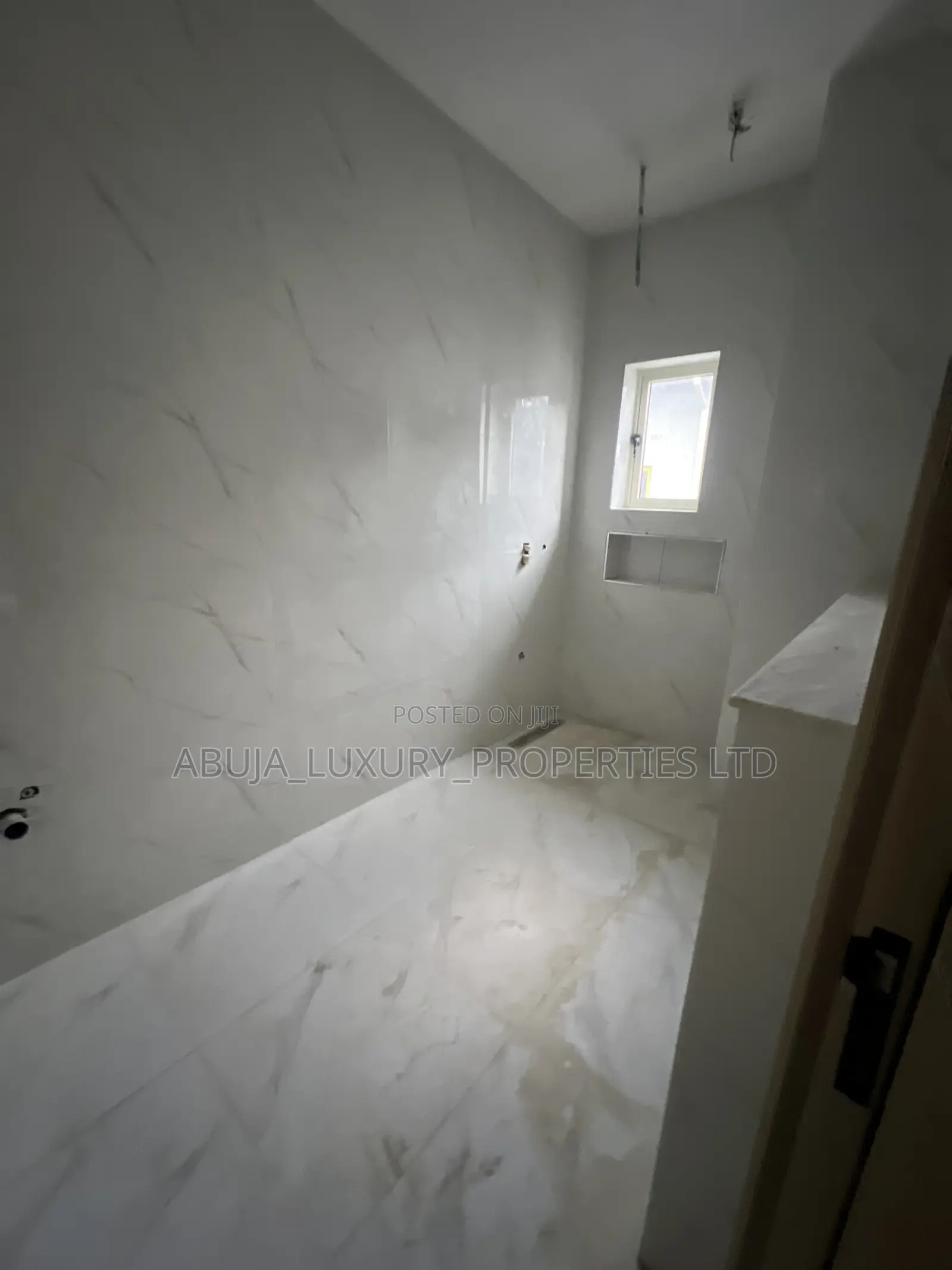 5bdrm Duplex in Jahi Gilmore for sale
