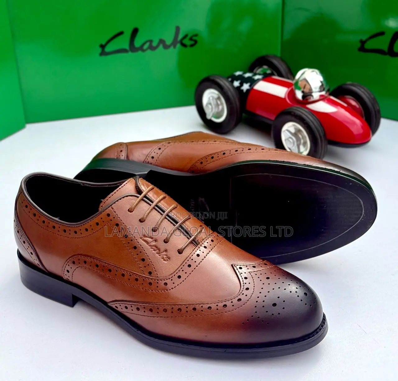 Clarks Wingtip Brogue Leather Oxford Shoes in Tan