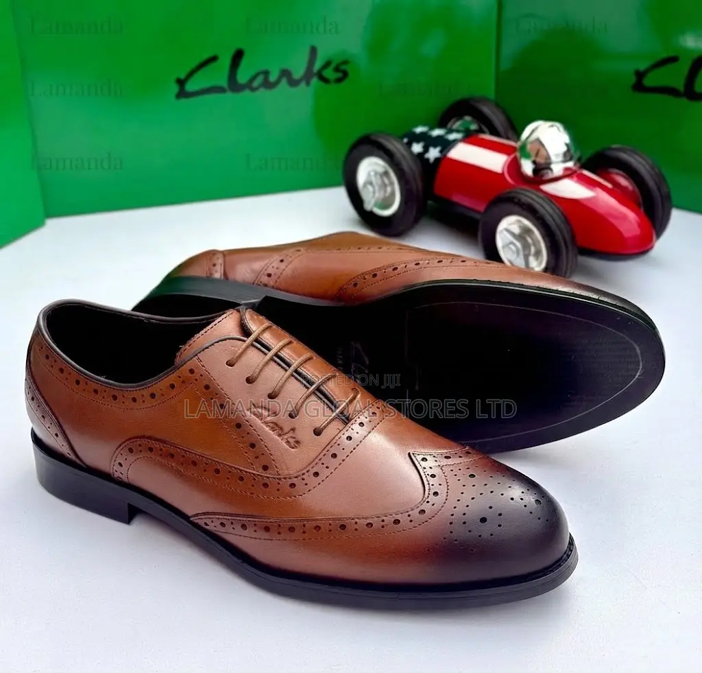 Clarks Wingtip Brogue Leather Oxford Shoes in Tan