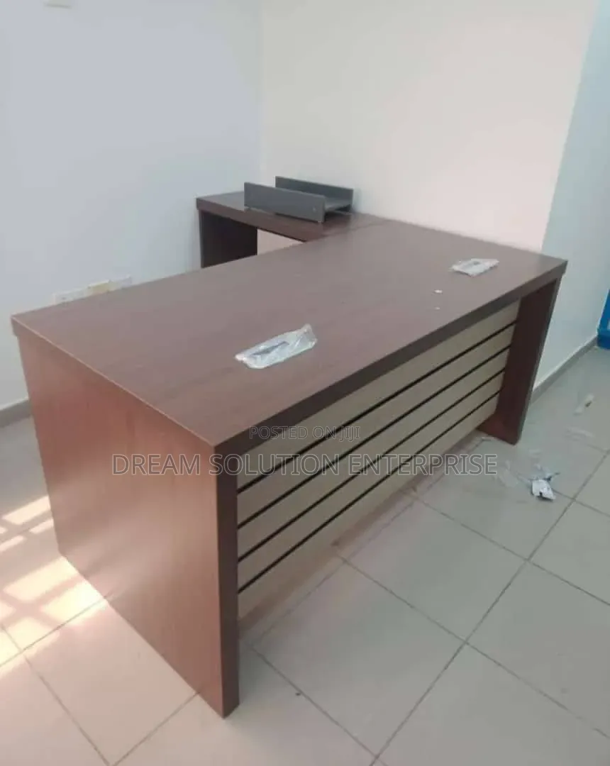 Quality 1.6 Meter Office Table With Extension and Movable Drawer