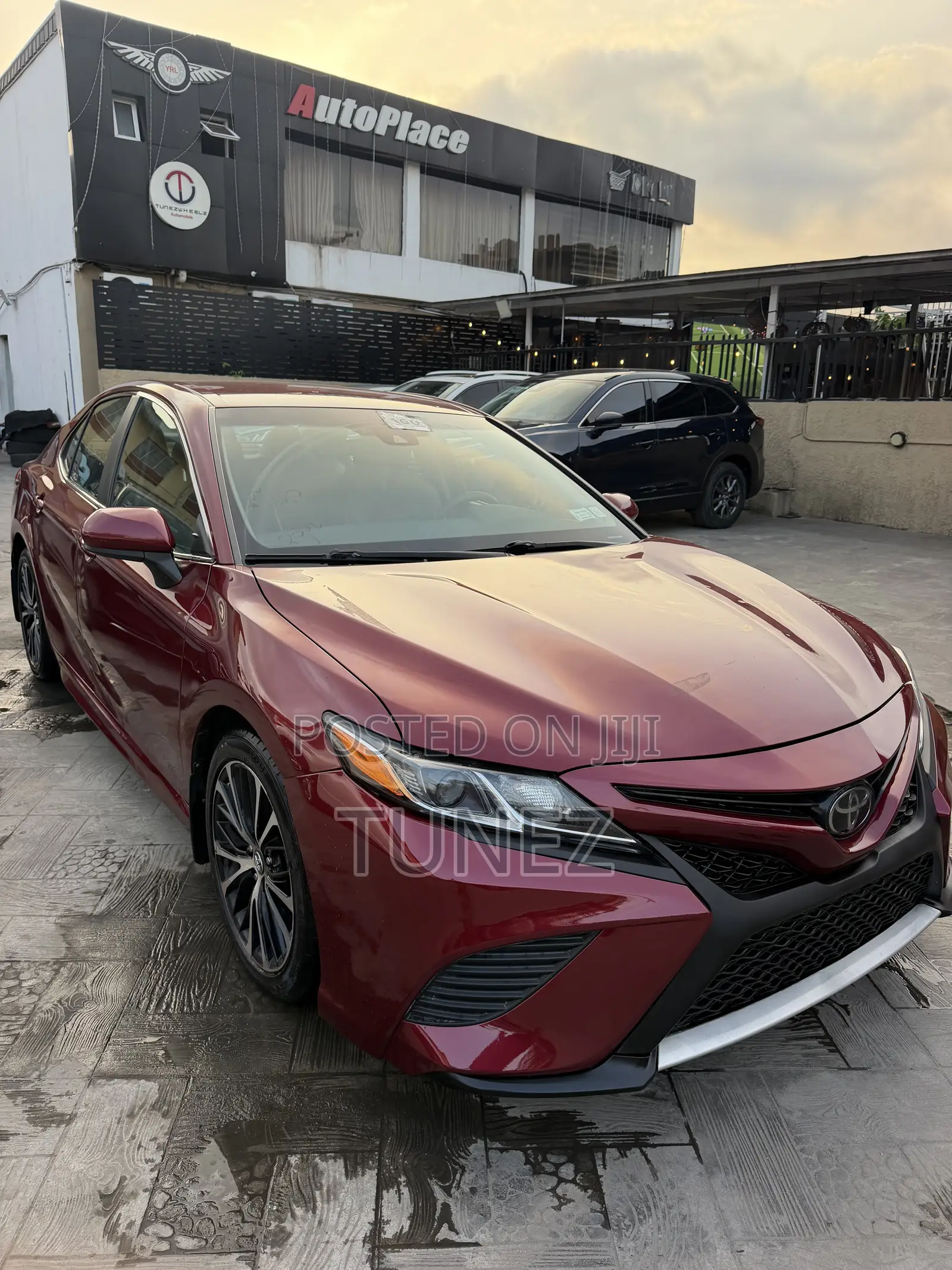 Toyota Camry SE (2.5L 4cyl 8A) 2019 Red
