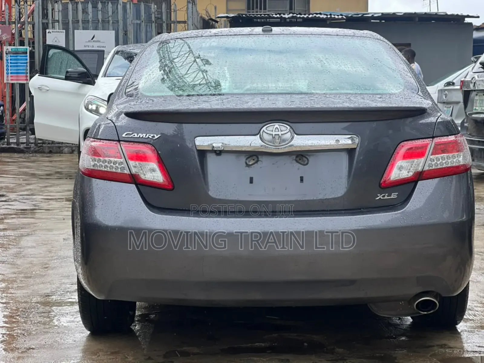 Toyota Camry XLE 4dr Sedan (2.5L 4cyl 6A) 2011 Gray