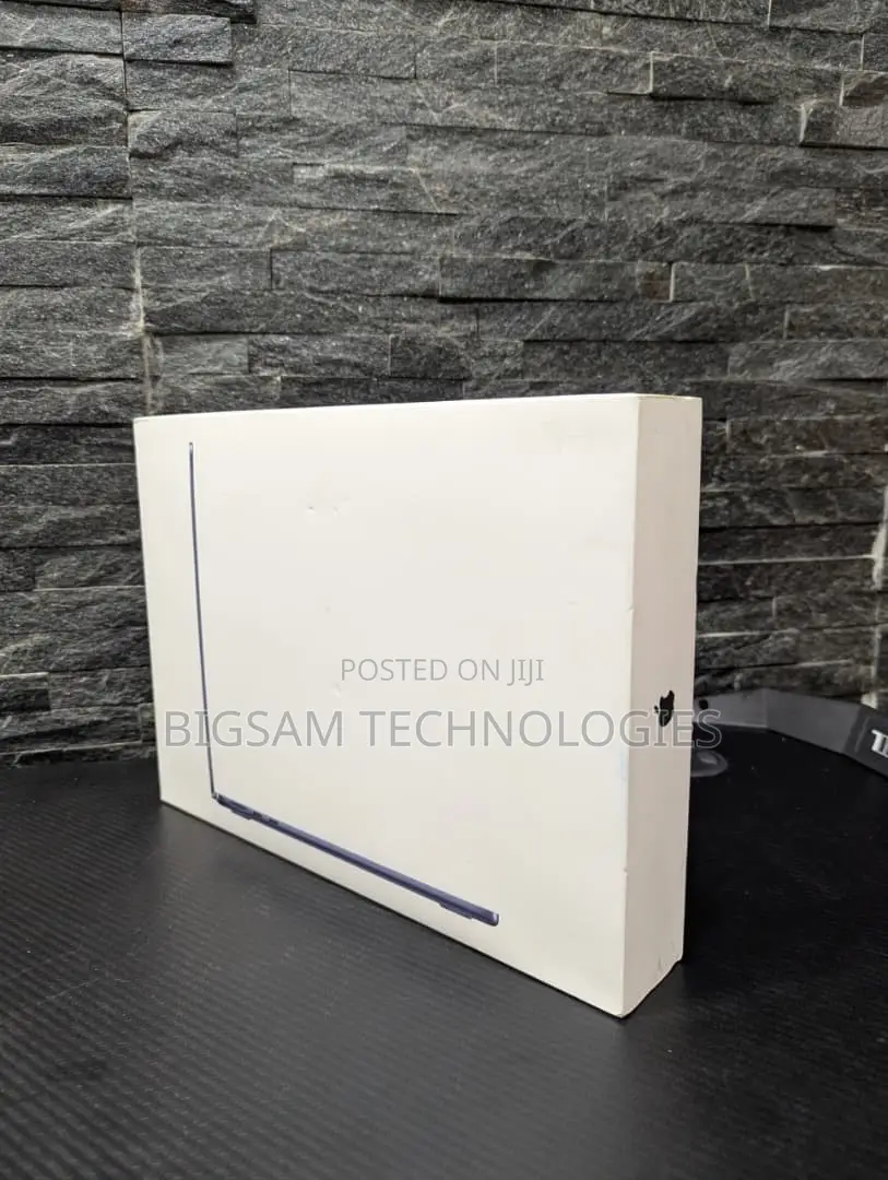 New Laptop Apple MacBook Air 2024 M3 8GB Apple M3 SSD 256GB