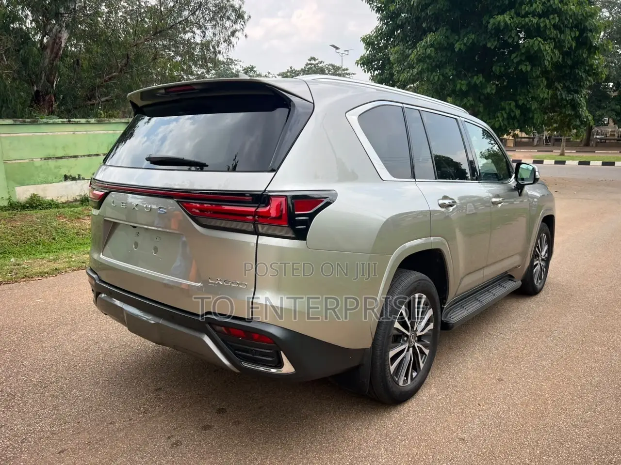 Lexus LX 2023 Silver