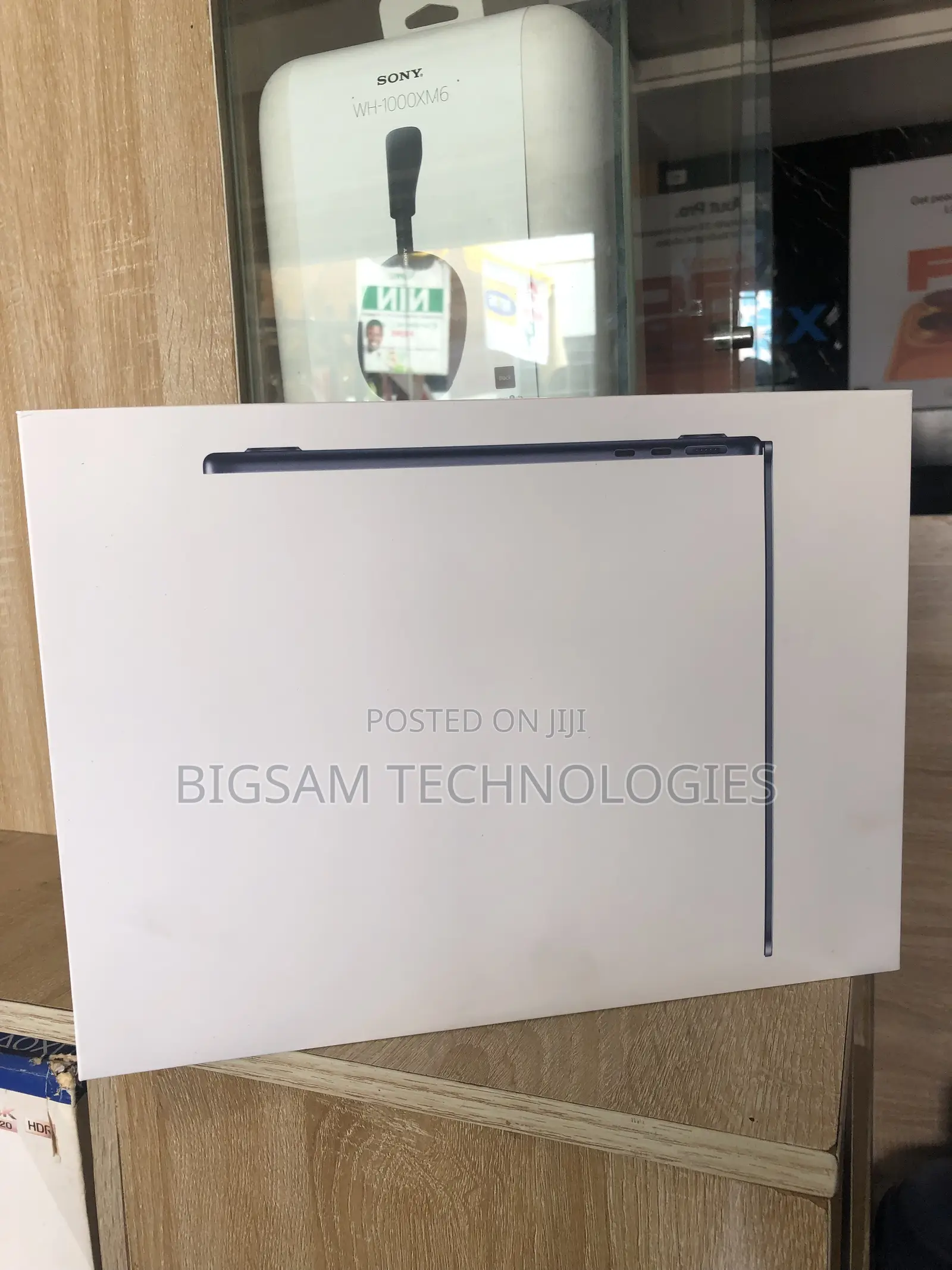 New Laptop Apple MacBook Air 2024 M3 8GB Apple M3 SSD 256GB