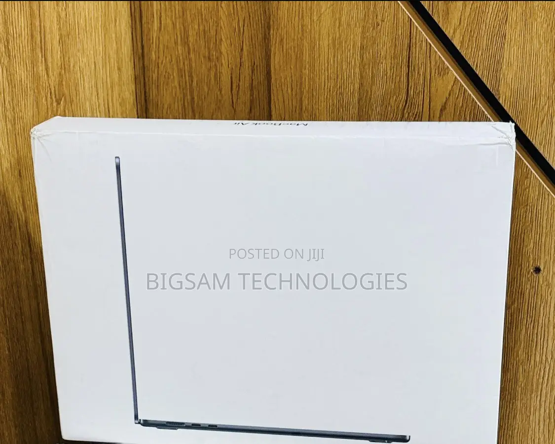 New Laptop Apple MacBook Air 2024 M3 8GB Apple M3 SSD 256GB