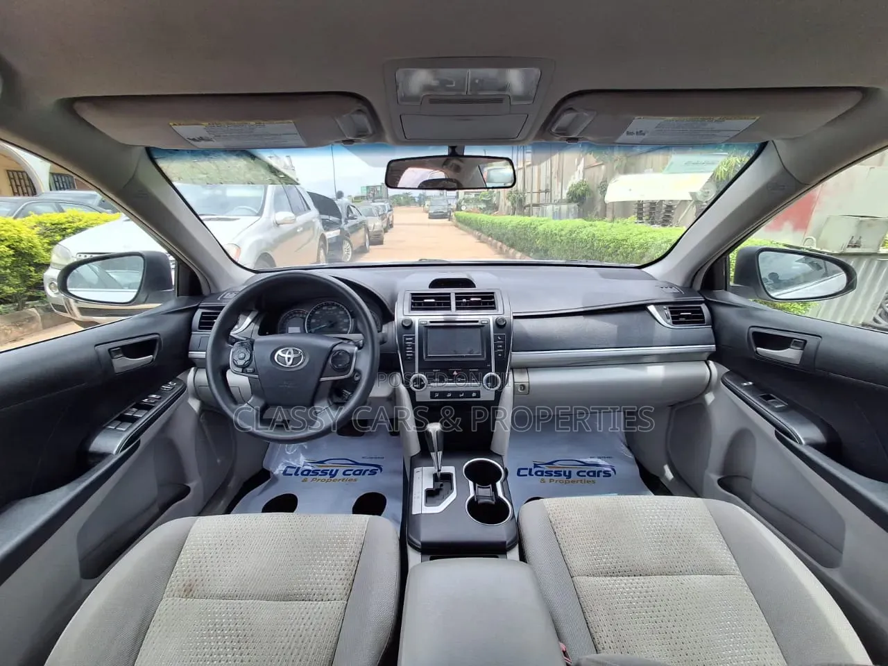 Toyota Camry LE 4dr Sedan (2.5L 4cyl 6A) 2012 Silver