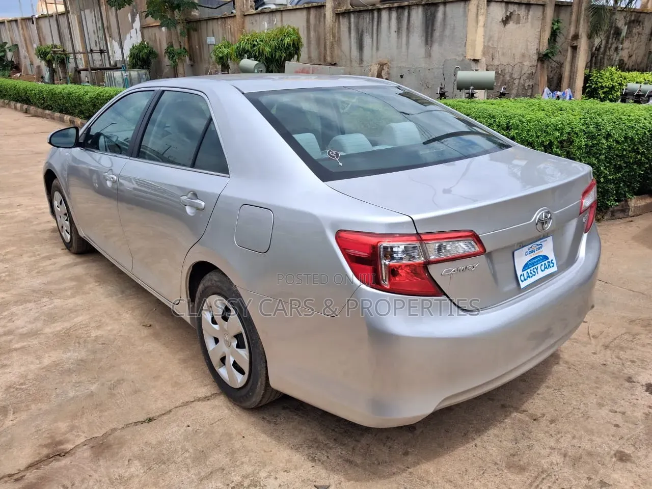 Toyota Camry LE 4dr Sedan (2.5L 4cyl 6A) 2012 Silver